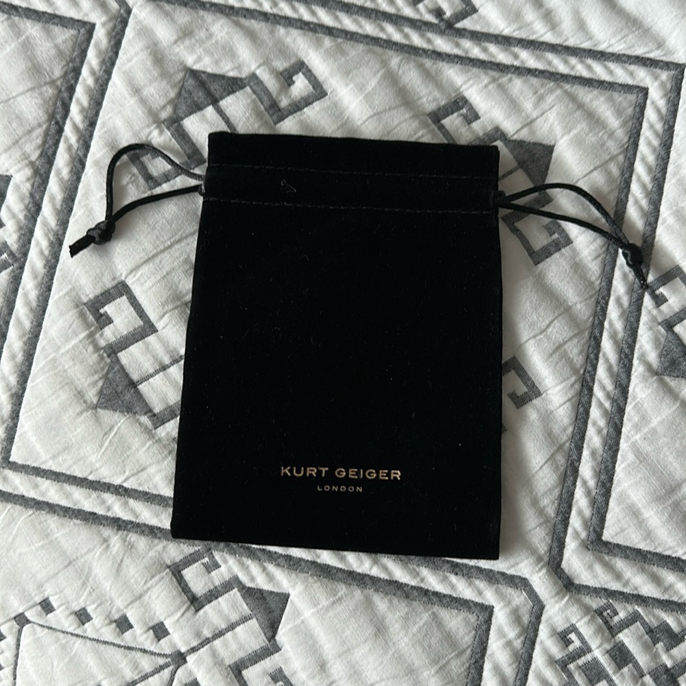 Kurt Geiger velvet jewelry dust bag. Size 4.5”x 5.5” - Picture 1 of 1